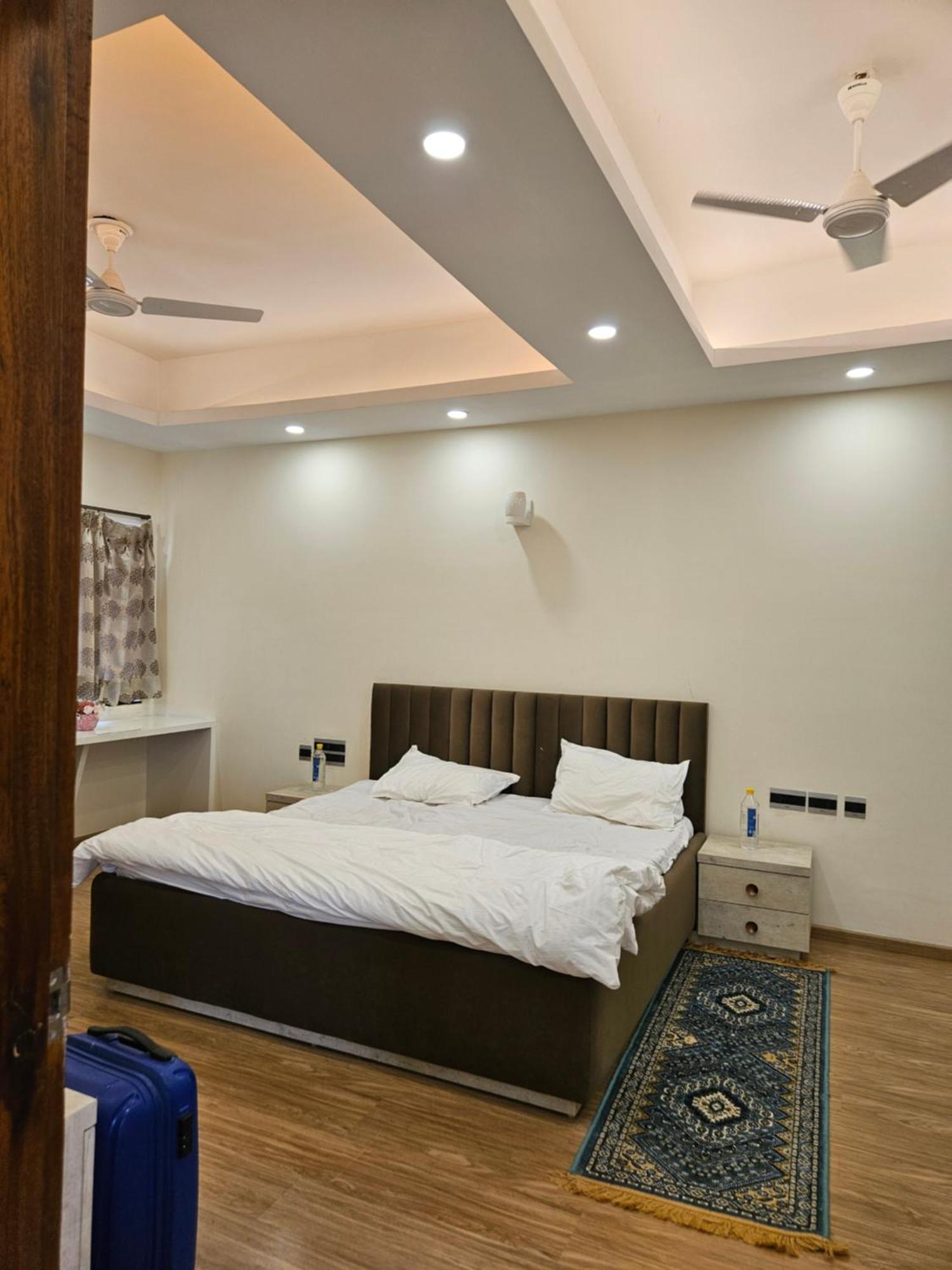 Villa In Vrindavan, Hare Krishna M Exterior photo